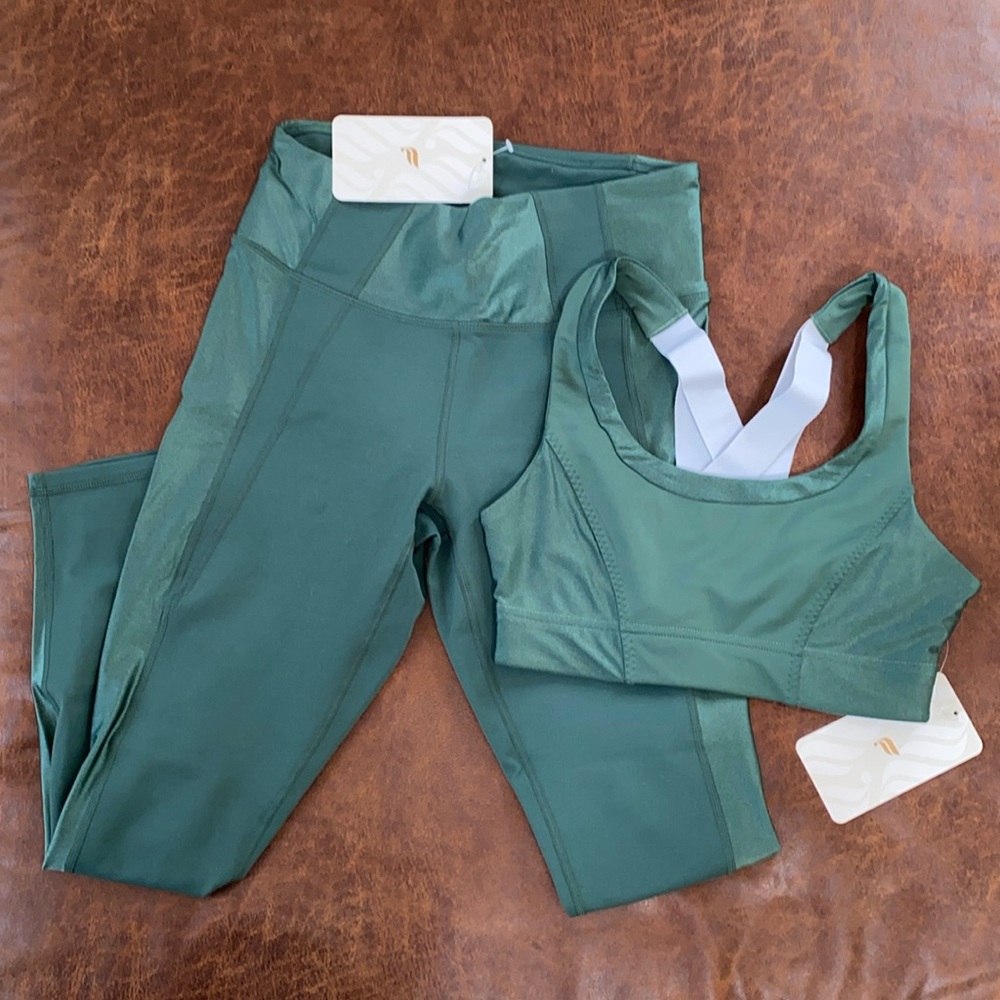 Fabletics Green/shimmer high waisted powerhold leggings, low impact sports bra